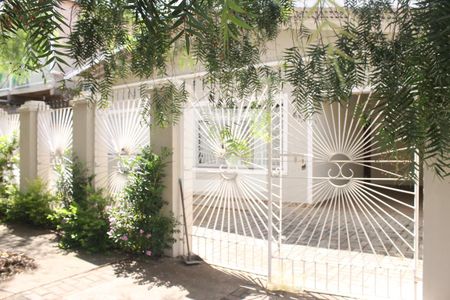Casa para alugar com 130m², 2 quartos e 3 vagasFachada
