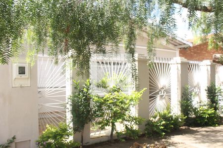 Casa para alugar com 130m², 2 quartos e 3 vagasFachada