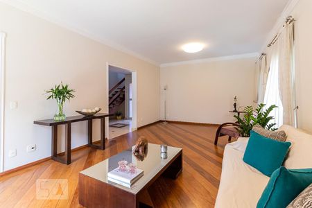Sala de Estar de casa de condomínio para alugar com 4 quartos, 300m² em Jardim Santa Helena, São Paulo