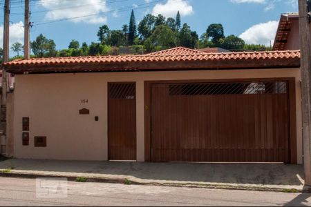 Casa à venda com 370m², 3 quartos e 6 vagasFachada