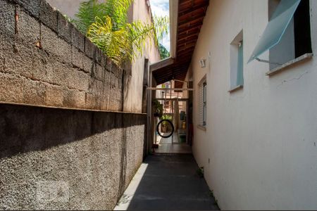 Casa à venda com 370m², 3 quartos e 6 vagasCorredor Lateral