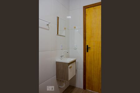 Casa para alugar com 30m², 1 quarto e 1 vaga Casa para alugar com 30m², 1 quarto e 1 vagaBanheiro