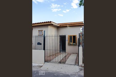 Casa para alugar com 30m², 1 quarto e 1 vaga Casa para alugar com 30m², 1 quarto e 1 vagaFachada