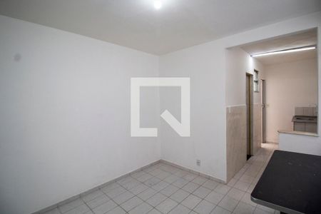 Sala de casa para alugar com 2 quartos, 50m² em Ramos, Rio de Janeiro