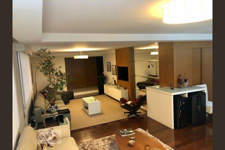 Apartamento à venda com 212m², 5 quartos e 2 vagas Apartamento à venda com 212m², 5 quartos e 2 vagasÁrea interna