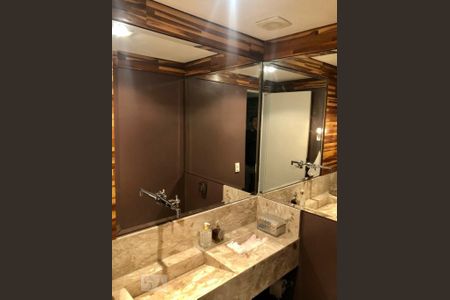 Apartamento à venda com 212m², 5 quartos e 2 vagas Apartamento à venda com 212m², 5 quartos e 2 vagasÁrea interna