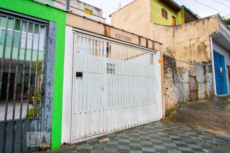 Casa à venda com 109m², 3 quartos e 2 vagasFachada