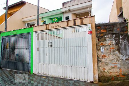 Casa à venda com 109m², 3 quartos e 2 vagasFachada