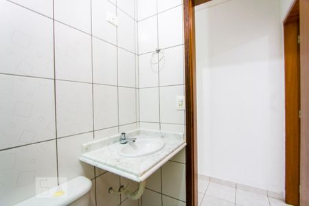 Casa à venda com 109m², 3 quartos e 2 vagasBanheiro social