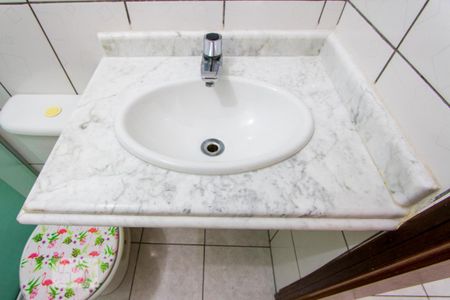 Casa à venda com 109m², 3 quartos e 2 vagasBanheiro social