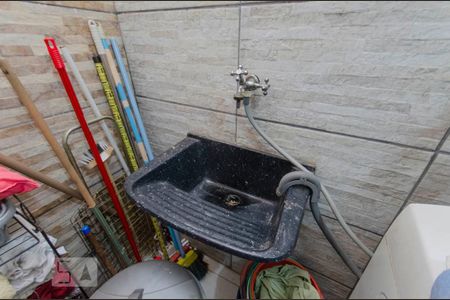 Casa de condomínio à venda com 76m², 2 quartos e 1 vagaÁrea de Serviço