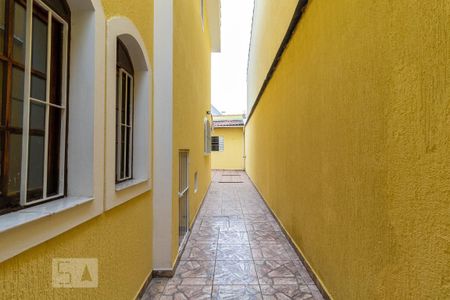 Casa para alugar com 120m², 2 quartos e 2 vagasCorredor Lateral