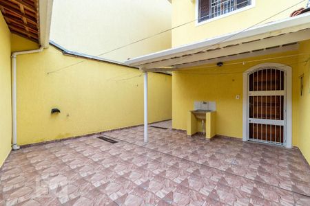 Casa para alugar com 120m², 2 quartos e 2 vagasQuintal dos Fundos