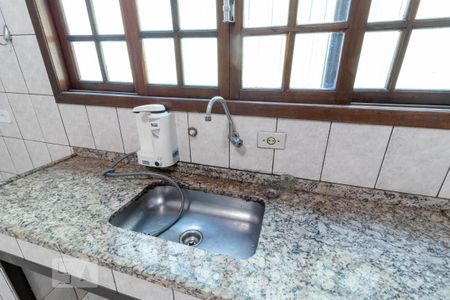 Casa para alugar com 120m², 2 quartos e 2 vagasCozinha - Pia