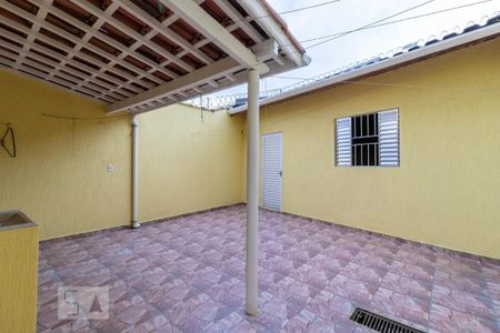 Casa para alugar com 120m², 2 quartos e 2 vagasQuintal dos Fundos