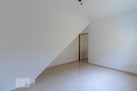 Sala de casa para alugar com 2 quartos, 85m² em Vila Dionisia, São Paulo