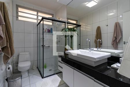 Casa à venda com 348m², 4 quartos e 3 vagasBanheiro social