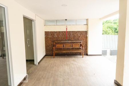 Apartamento à venda com 60m², 2 quartos e 1 vaga Apartamento à venda com 60m², 2 quartos e 1 vagaHall