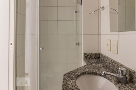 Banheiro de apartamento para alugar com 1 quarto, 36m² em Centro Histórico, Porto Alegre