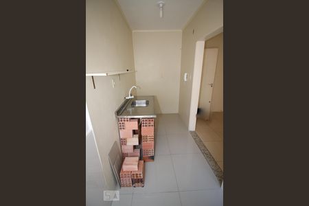 Cozinha de kitnet/studio à venda com 1 quarto, 35m² em Passo da Areia, Porto Alegre