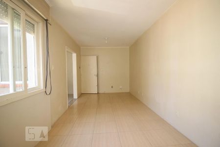 Sala de kitnet/studio à venda com 1 quarto, 35m² em Passo da Areia, Porto Alegre