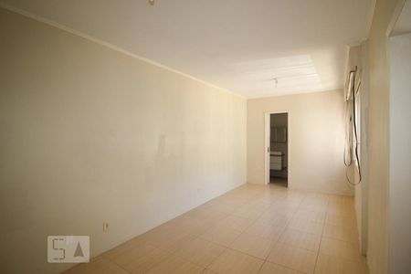 Sala de kitnet/studio à venda com 1 quarto, 35m² em Passo da Areia, Porto Alegre