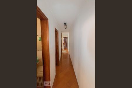 Casa à venda com 280m², 3 quartos e 2 vagasCorredor