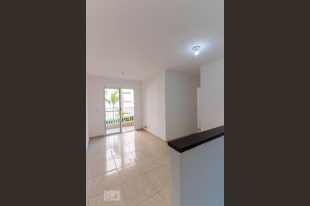 Sala de apartamento para alugar com 3 quartos, 60m² em Jardim Ísis, Cotia