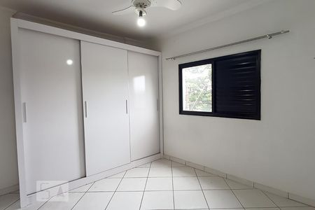 Quarto de apartamento para alugar com 2 quartos, 70m² em Jardim dos Camargos, Barueri