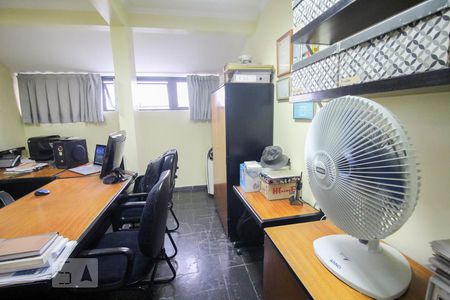 Apartamento à venda com 230m², 3 quartos e 3 vagas Apartamento à venda com 230m², 3 quartos e 3 vagasEscritório
