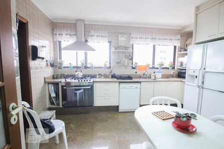 Apartamento à venda com 230m², 3 quartos e 3 vagas Apartamento à venda com 230m², 3 quartos e 3 vagasCozinha