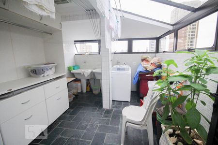 Apartamento à venda com 230m², 3 quartos e 3 vagas Apartamento à venda com 230m², 3 quartos e 3 vagasArea de Serviço