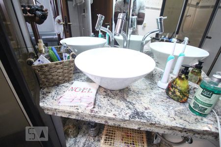 Apartamento à venda com 230m², 3 quartos e 3 vagas Apartamento à venda com 230m², 3 quartos e 3 vagasBanheiro 2