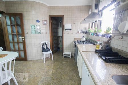 Apartamento à venda com 230m², 3 quartos e 3 vagas Apartamento à venda com 230m², 3 quartos e 3 vagasCozinha