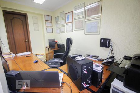 Apartamento à venda com 230m², 3 quartos e 3 vagas Apartamento à venda com 230m², 3 quartos e 3 vagasEscritório