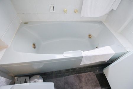 Apartamento à venda com 230m², 3 quartos e 3 vagas Apartamento à venda com 230m², 3 quartos e 3 vagasSuite Quarto 1