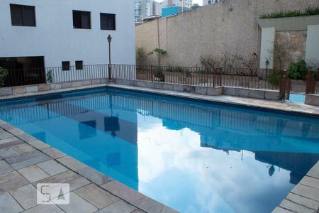 Apartamento à venda com 230m², 3 quartos e 3 vagas Apartamento à venda com 230m², 3 quartos e 3 vagasPiscina