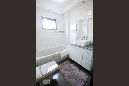 Apartamento à venda com 230m², 3 quartos e 3 vagas Apartamento à venda com 230m², 3 quartos e 3 vagasSuite Quarto 1