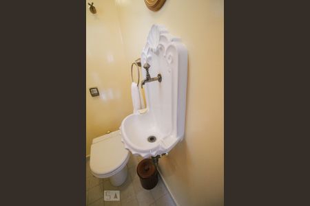 Apartamento à venda com 230m², 3 quartos e 3 vagas Apartamento à venda com 230m², 3 quartos e 3 vagasLavabo