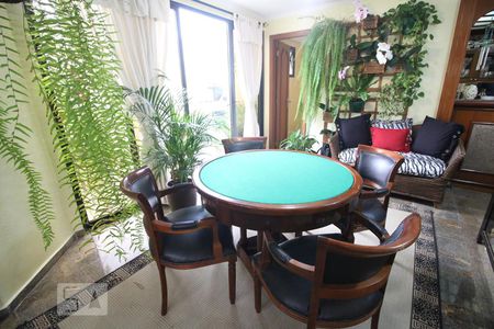 Apartamento à venda com 230m², 3 quartos e 3 vagas Apartamento à venda com 230m², 3 quartos e 3 vagasSala de Jogos