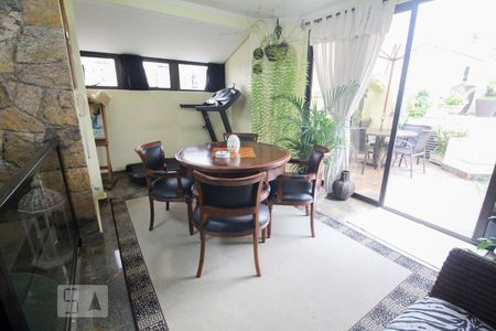 Apartamento à venda com 230m², 3 quartos e 3 vagas Apartamento à venda com 230m², 3 quartos e 3 vagasSala de Jogos