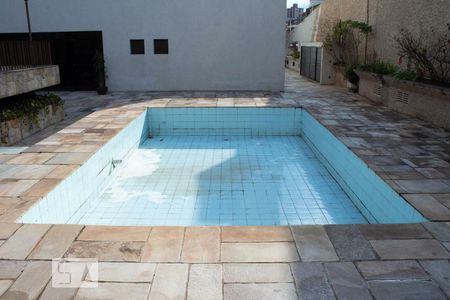 Apartamento à venda com 230m², 3 quartos e 3 vagas Apartamento à venda com 230m², 3 quartos e 3 vagasPiscina