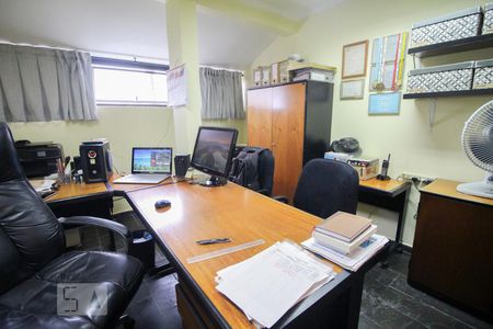 Apartamento à venda com 230m², 3 quartos e 3 vagas Apartamento à venda com 230m², 3 quartos e 3 vagasEscritório