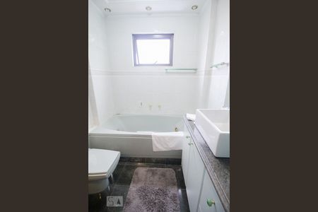 Apartamento à venda com 230m², 3 quartos e 3 vagas Apartamento à venda com 230m², 3 quartos e 3 vagasSuite Quarto 1