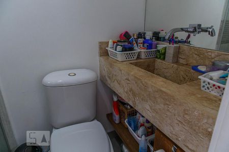 Apartamento à venda com 70m², 2 quartos e 1 vaga Apartamento à venda com 70m², 2 quartos e 1 vagaBanheiro Suíte