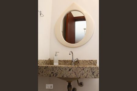 Lavabo de apartamento para alugar com 3 quartos, 174m² em Vila Tupi, Praia Grande