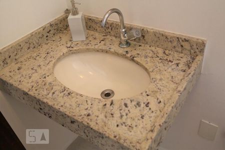 Lavabo de apartamento para alugar com 3 quartos, 174m² em Vila Tupi, Praia Grande