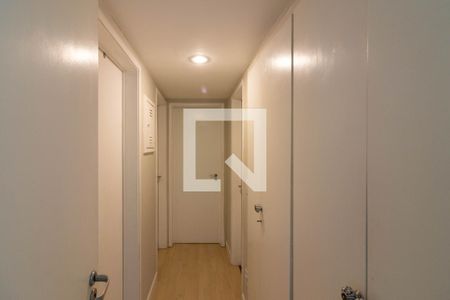 Corredor de apartamento para alugar com 3 quartos, 100m² em Vila Nova Conceição, São Paulo