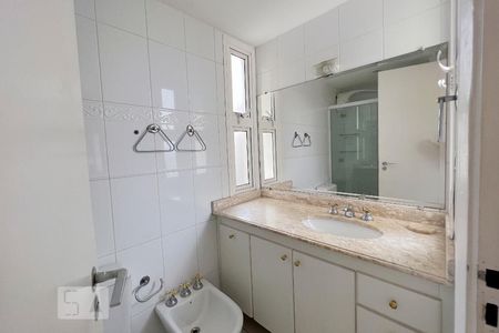 Apartamento para alugar com 100m², 3 quartos e 1 vagaBanheiro da Suíte