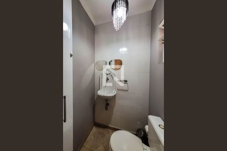 Casa de condomínio à venda com 157m², 3 quartos e 2 vagasLavabo